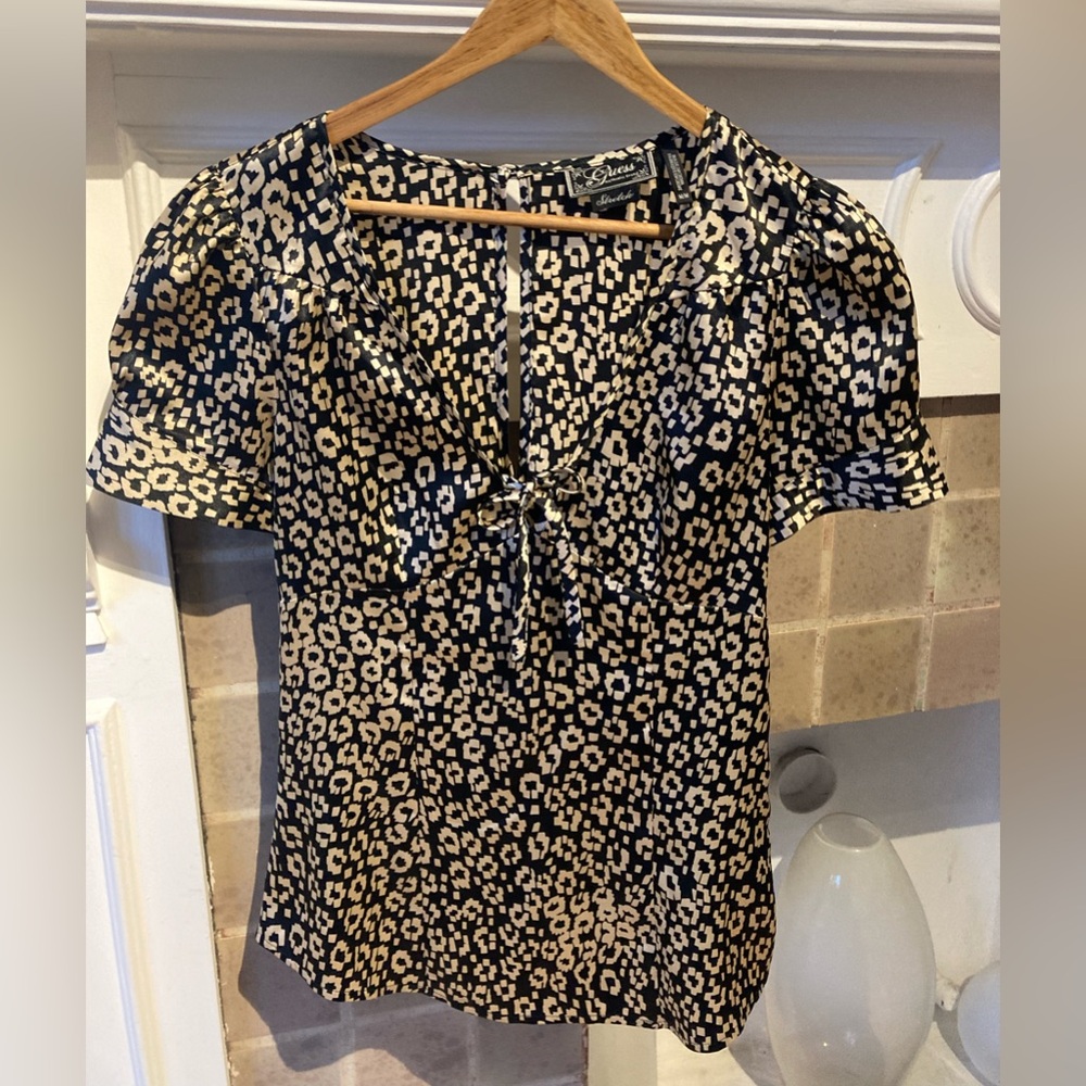Guess Authentic Blouse chic & detailed